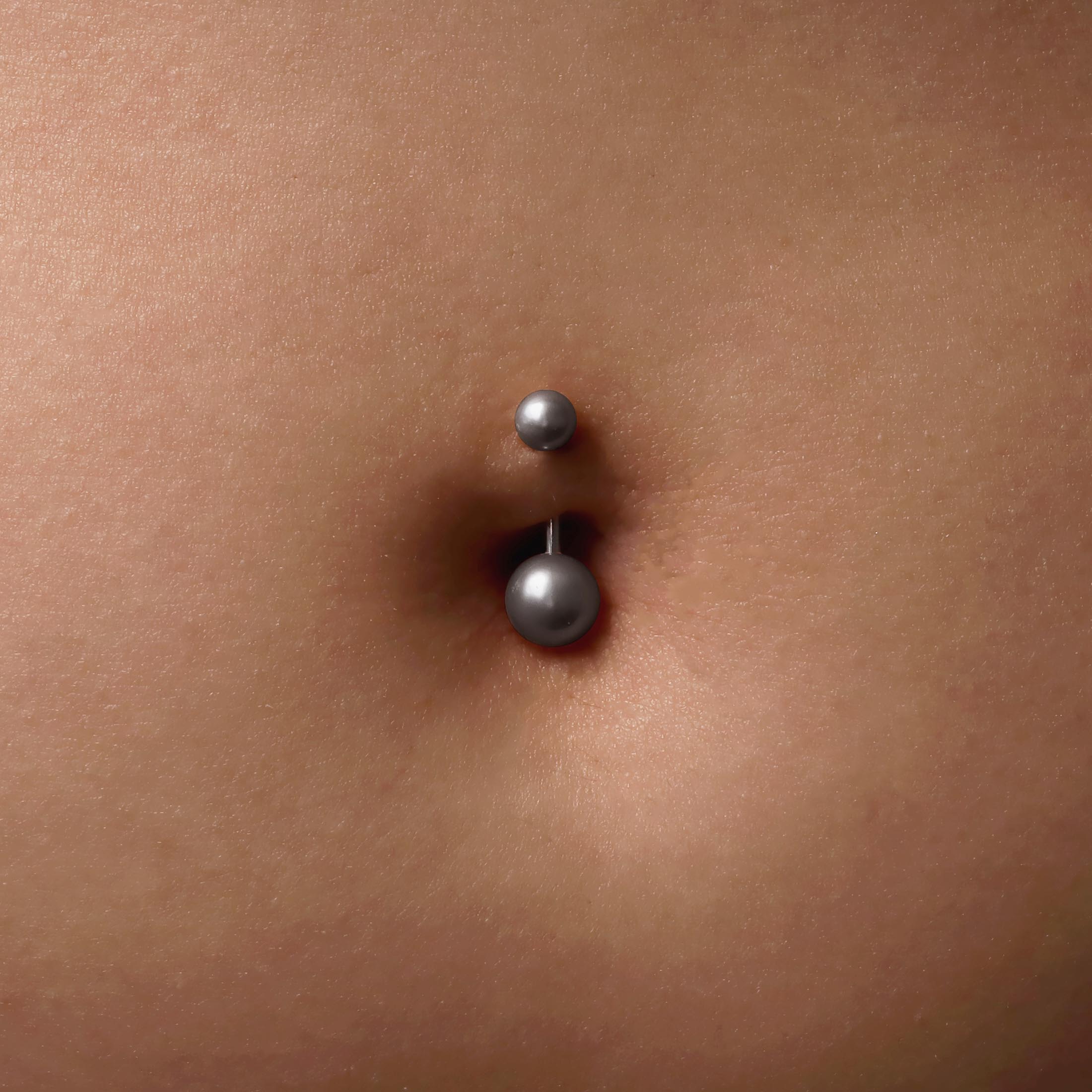 Mira Pearl Belly Bar Piercing On Model - Grey